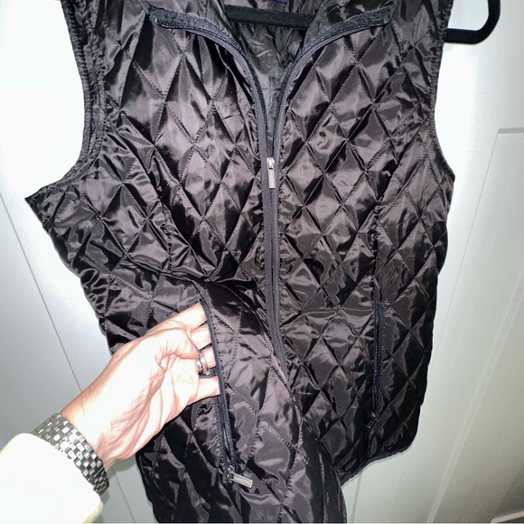 Women's Lands' End Quilted Lightweight Black Vest - M(10-12) - Picture 3 of 7
